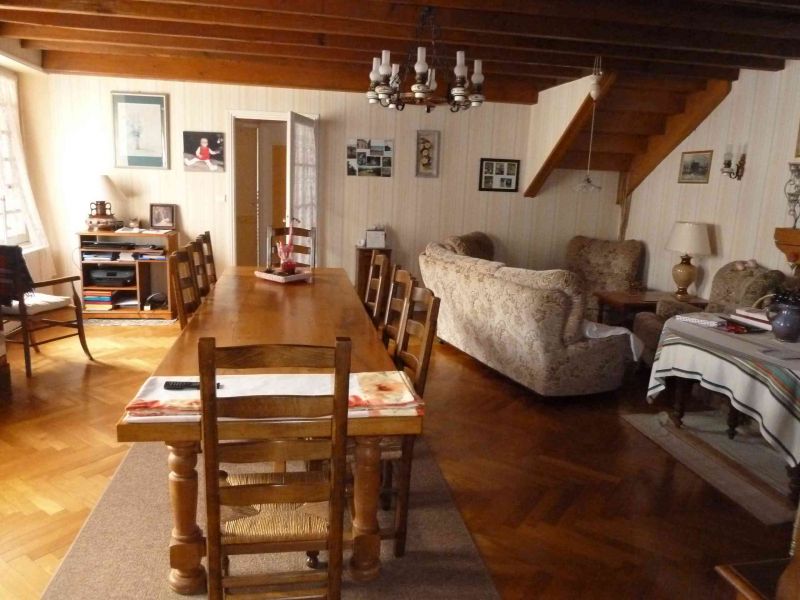 Maison et ses dépendances professionnelles JULLIE