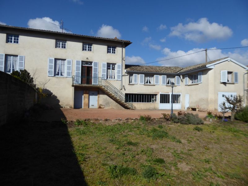 MAISON DEPENDANCES ET TERRAIN PRUZILLY