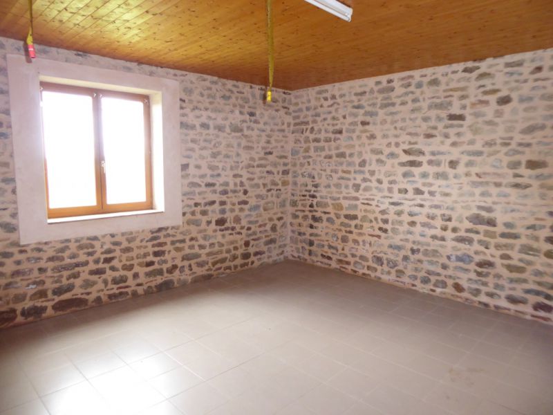 maison en pierres Leynes