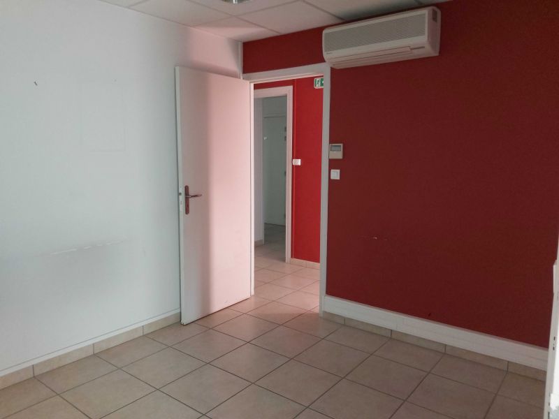 Professionnel commercial hab... VILLIE MORGON